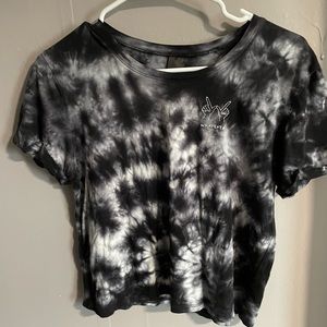 Black tie-dye crop tee